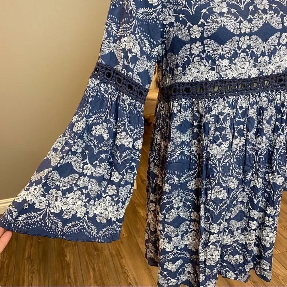 Patrons of Peace Blue Floral Flutter Sleeve Tunic - Picture 5 of 9